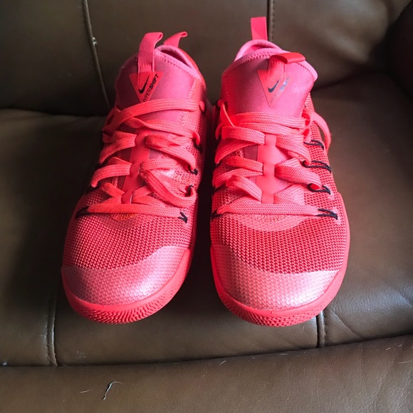 Nike - Picture 2 of 3